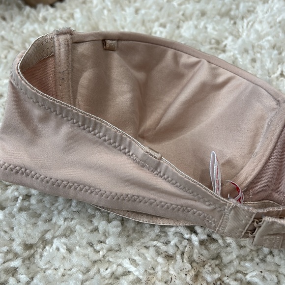 34B Strapless nude bra IZOD - Picture 3 of 3